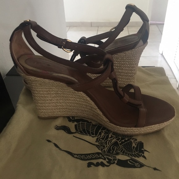 Burberry Espadrilles/wedges in like new condition! - Picture 3 of 6