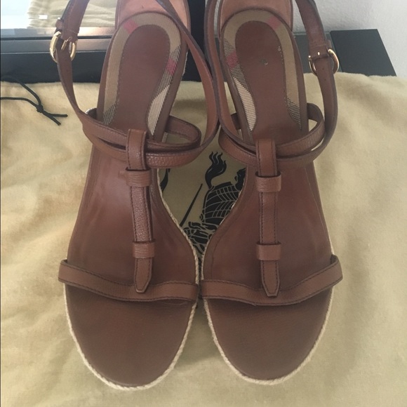 Burberry Espadrilles/wedges in like new condition! - Picture 4 of 6