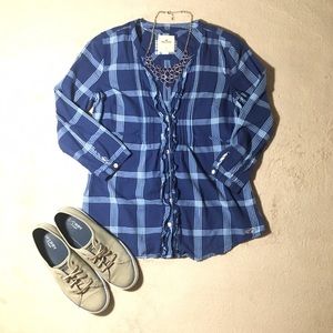 🌺 3/$10: Hollister Plaid Button Down Top