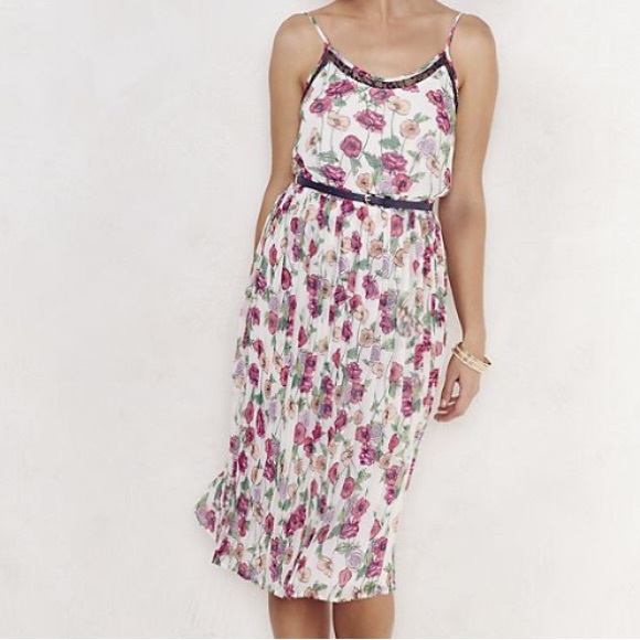 LC Lauren Conrad Dresses & Skirts - NWT LC Lauren Conrad Pleated Midi Dress
