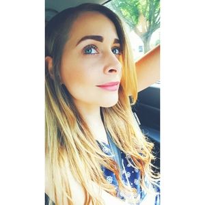Meet your Posher, Janelis