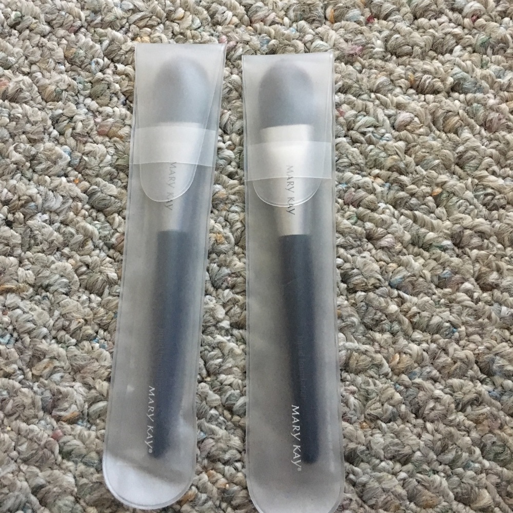 Mary Kay Foundation brushes