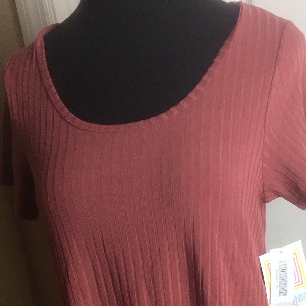 NWT XS LuLaRoe Classic Tee