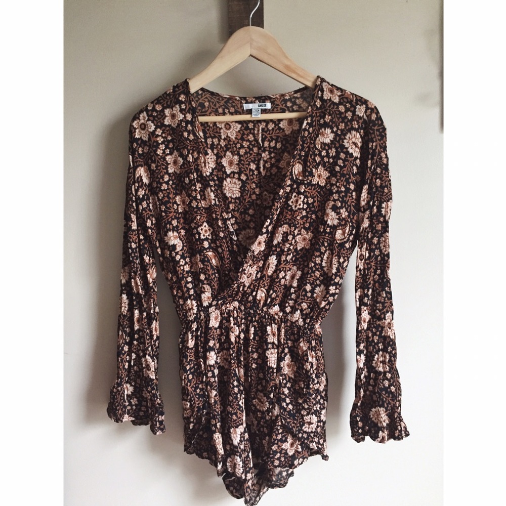 Floral Bell Sleeved Romoer