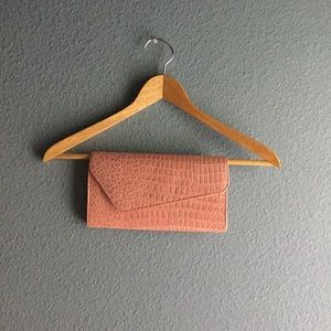 NEW🎀 Pink Alligator Envelope Clutch