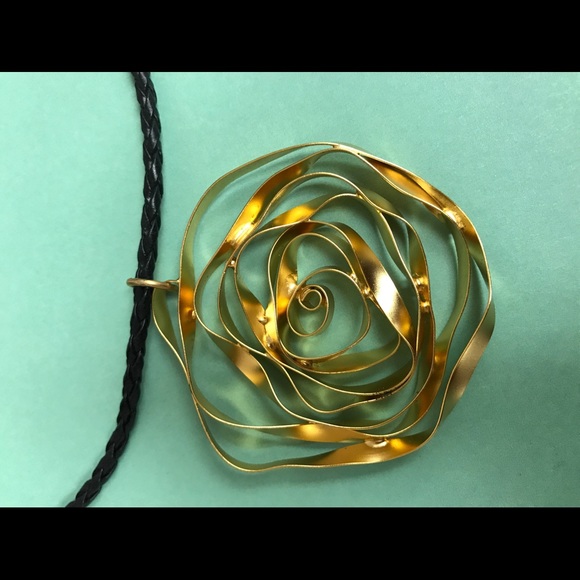 Zzan Jewelry Artisan Bold Gold Rolled Rose Necklace On Leather
