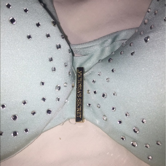 Victoria's Secret diamond bikini top 36C - Picture 3 of 4