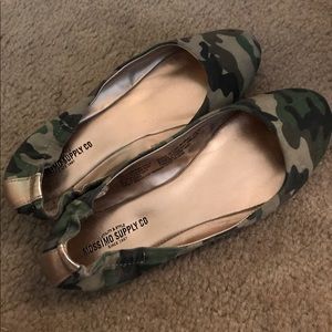 Green olive flat size 7.5