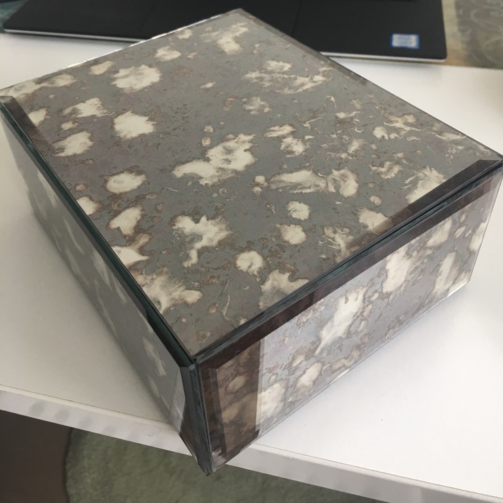 Jewelry box