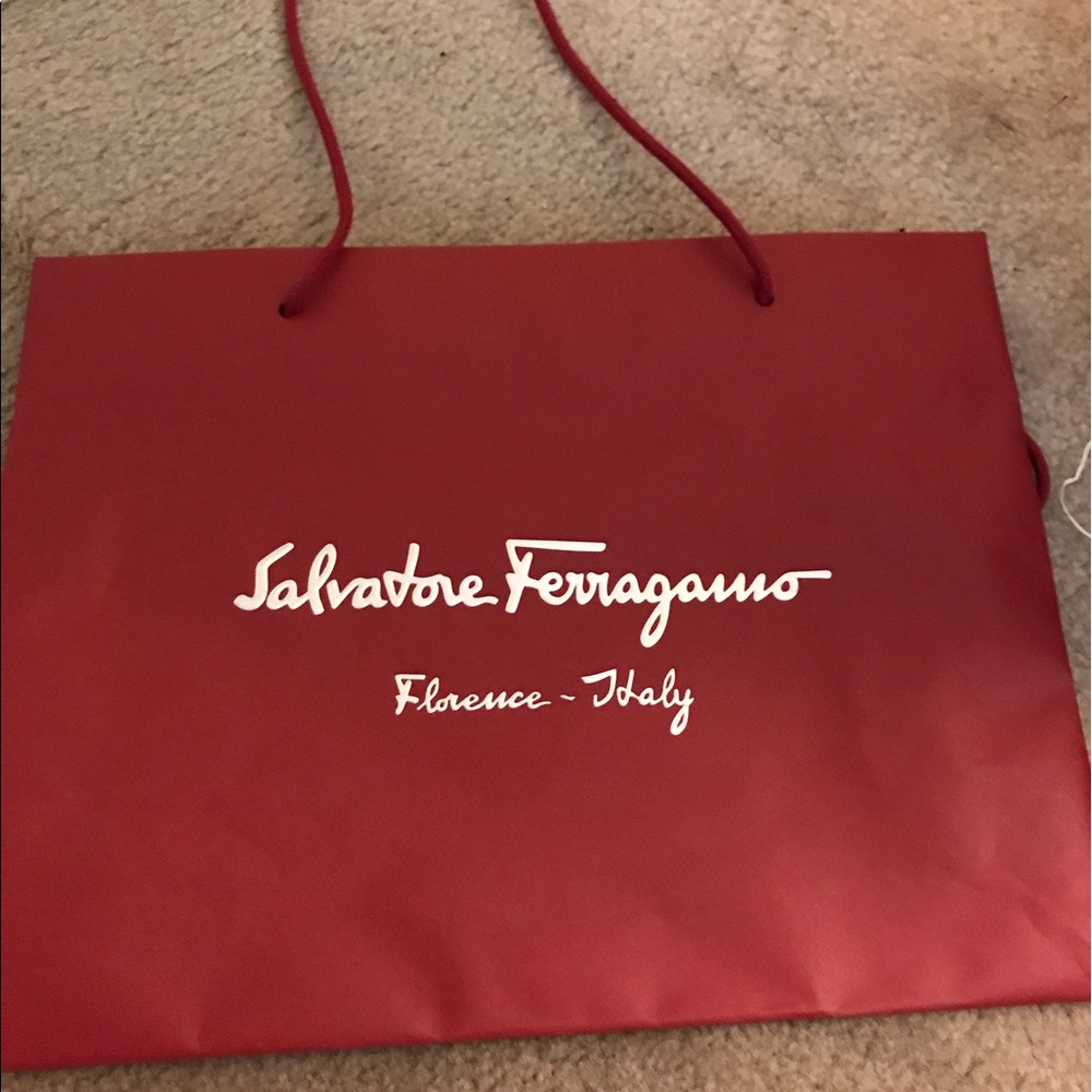 ✨Medium size Ferragamo bag✨