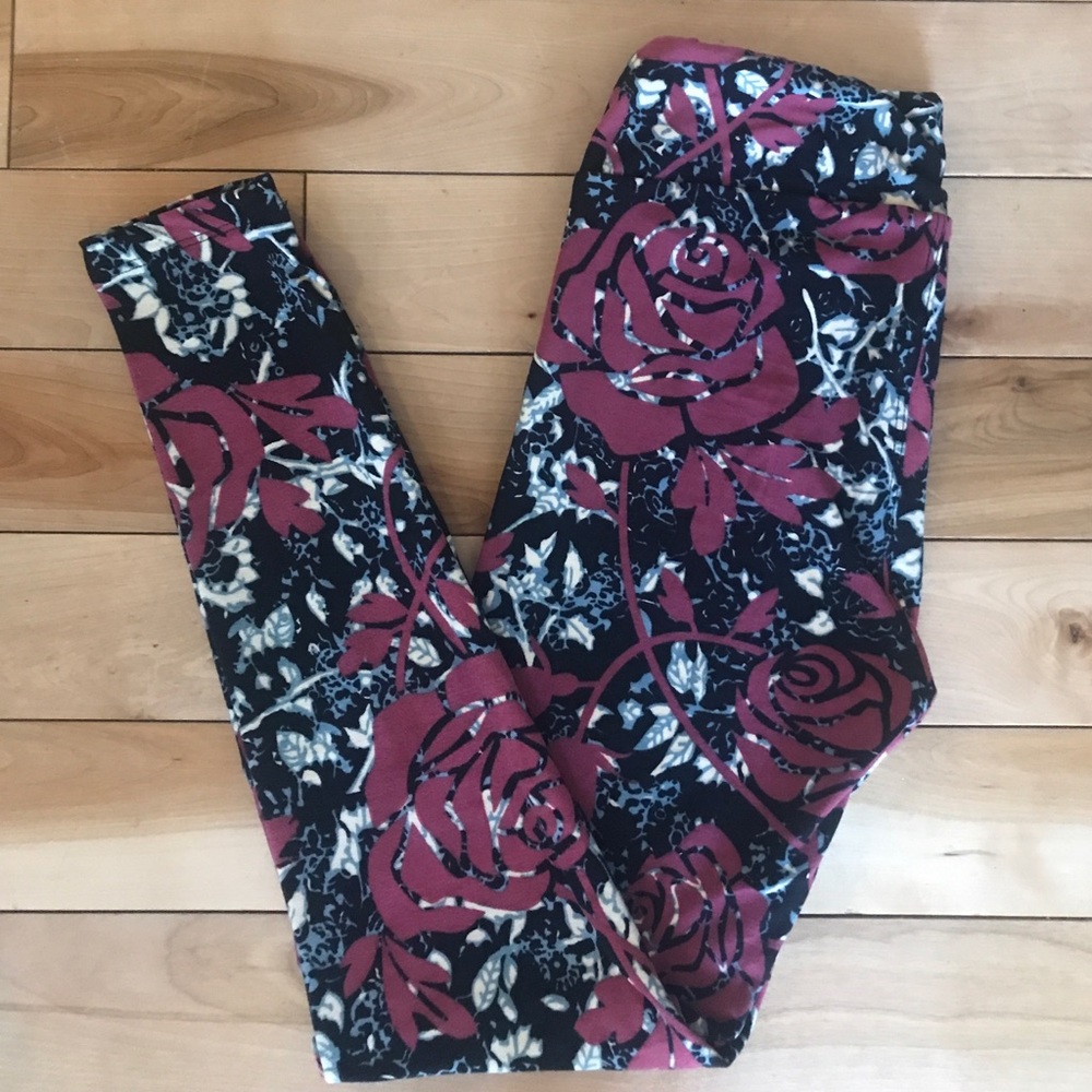 UNICORN Lularoe Rose Black bkgrnd OS leggings