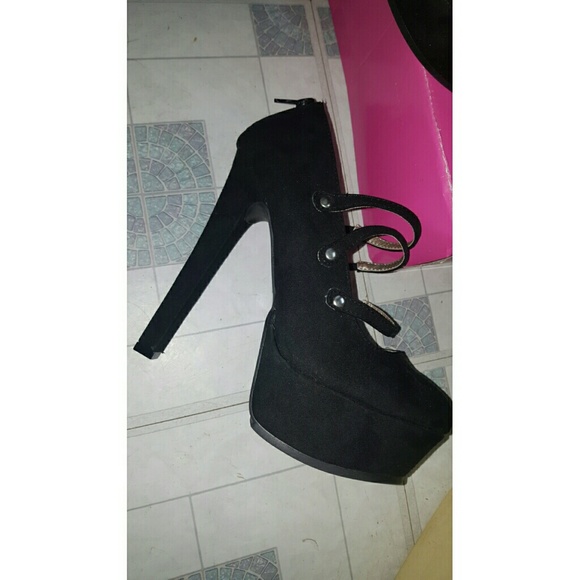 Brand new black heels / pumps - Picture 2 of 3