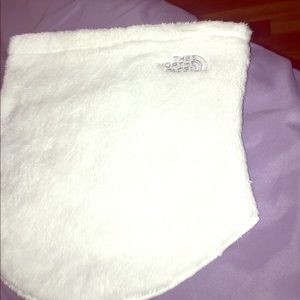 North Face half scarf🎀