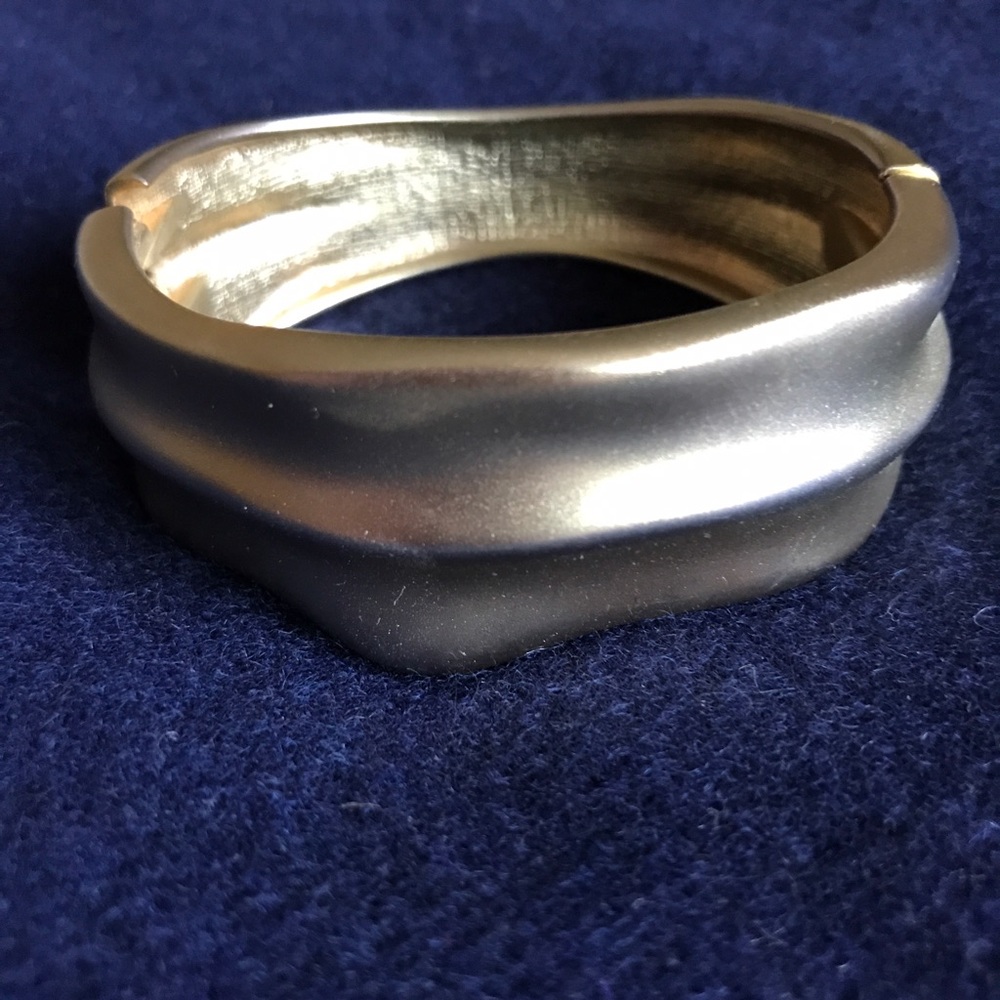 Gold tone cuff - Picture 2 of 3