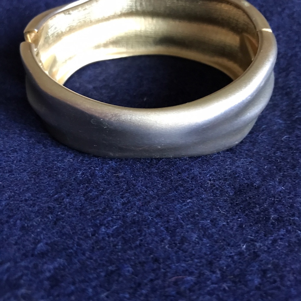 Gold tone cuff - Picture 3 of 3