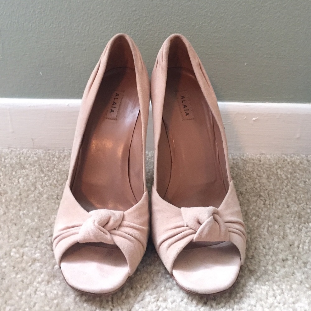 Alaïa pink suede peep toe pumps