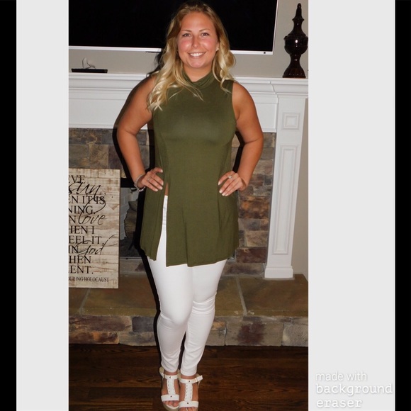 OLIVE Top with Side Slit - Picture 3 of 4