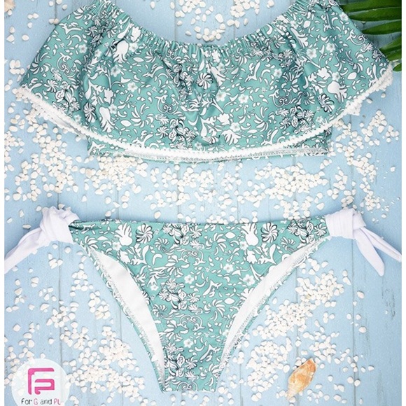 LAST ONE LARGE🦞Paisley Ruffle off Shoulder Bikini - Picture 3 of 5