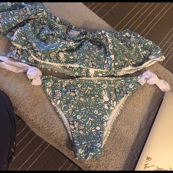 LAST ONE LARGE🦞Paisley Ruffle off Shoulder Bikini - Picture 2 of 5