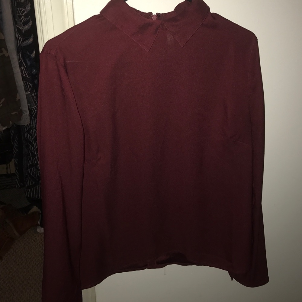 Collard long sleep top.