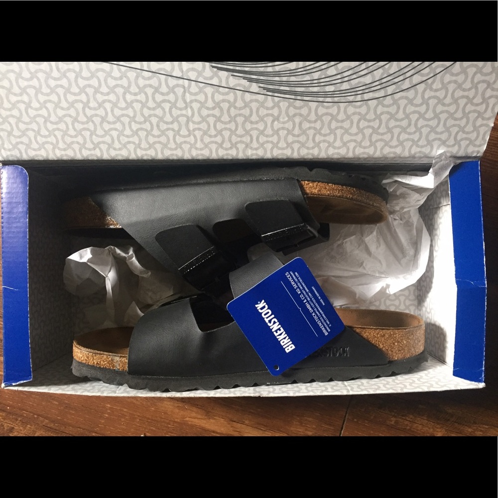 Size 38 narrow Birkenstocks black