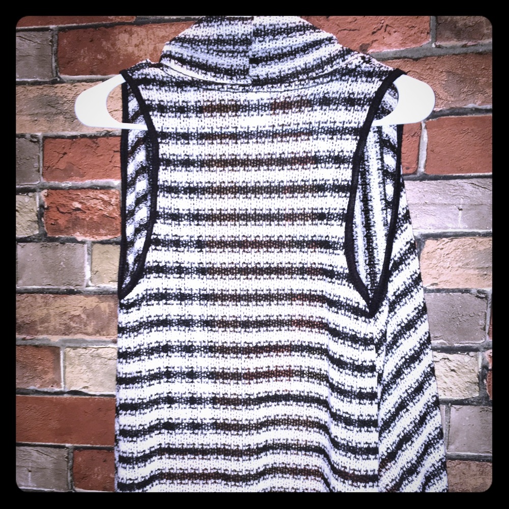 Vest - Picture 2 of 3