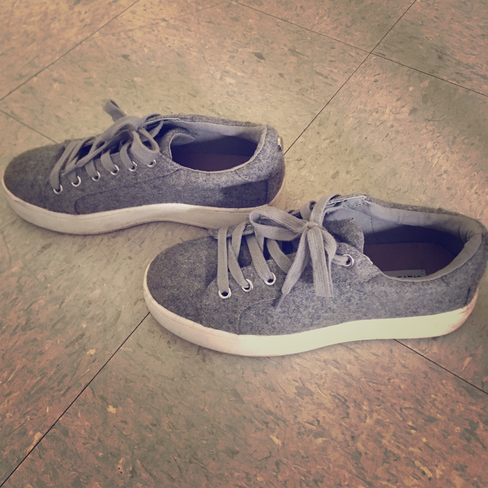 Steve Madden suede grey shoes sheakers