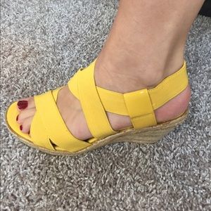 Yellow wedges