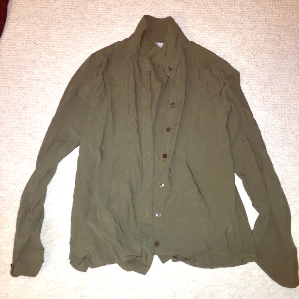 Uniqulo Army green button up top (s)