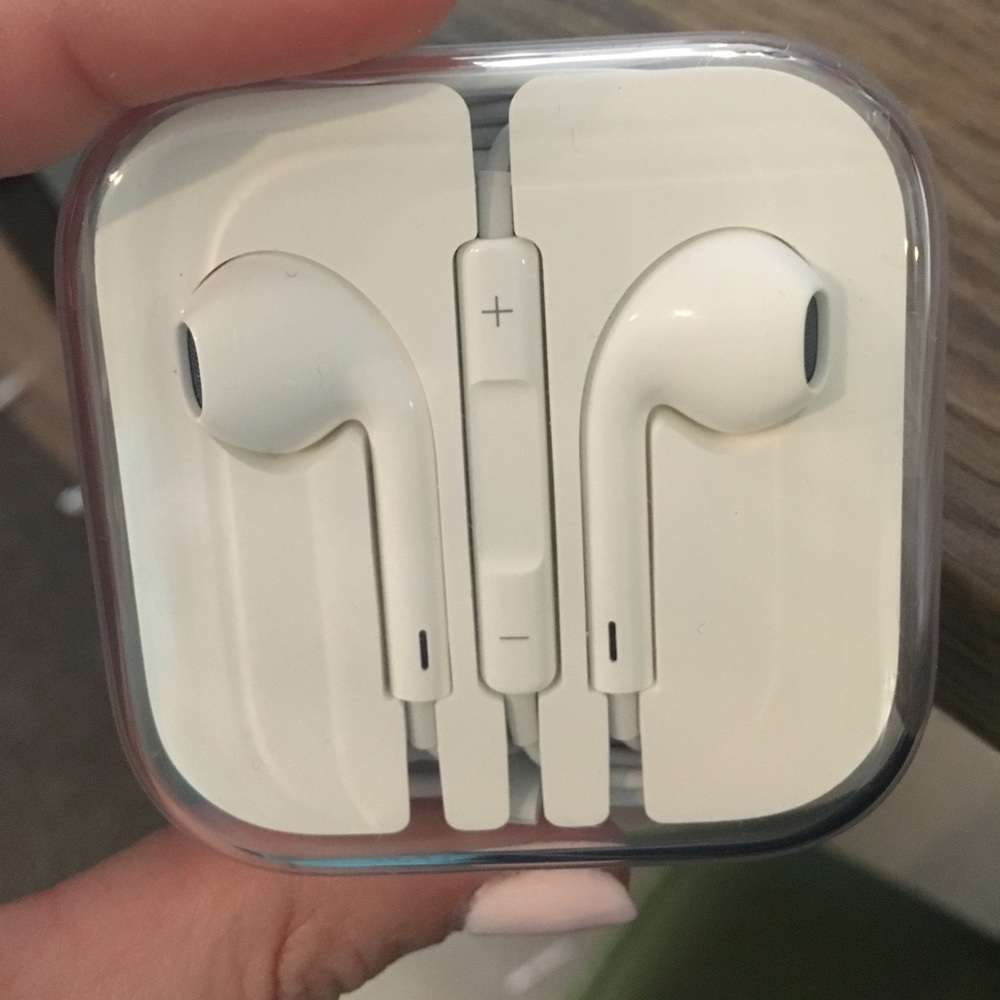 Apple earbuds
