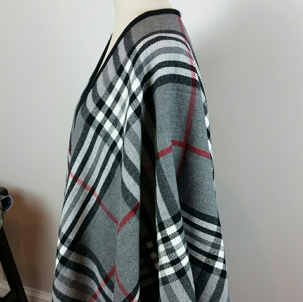 Beautiful Plaid Wrap - Picture 7 of 8