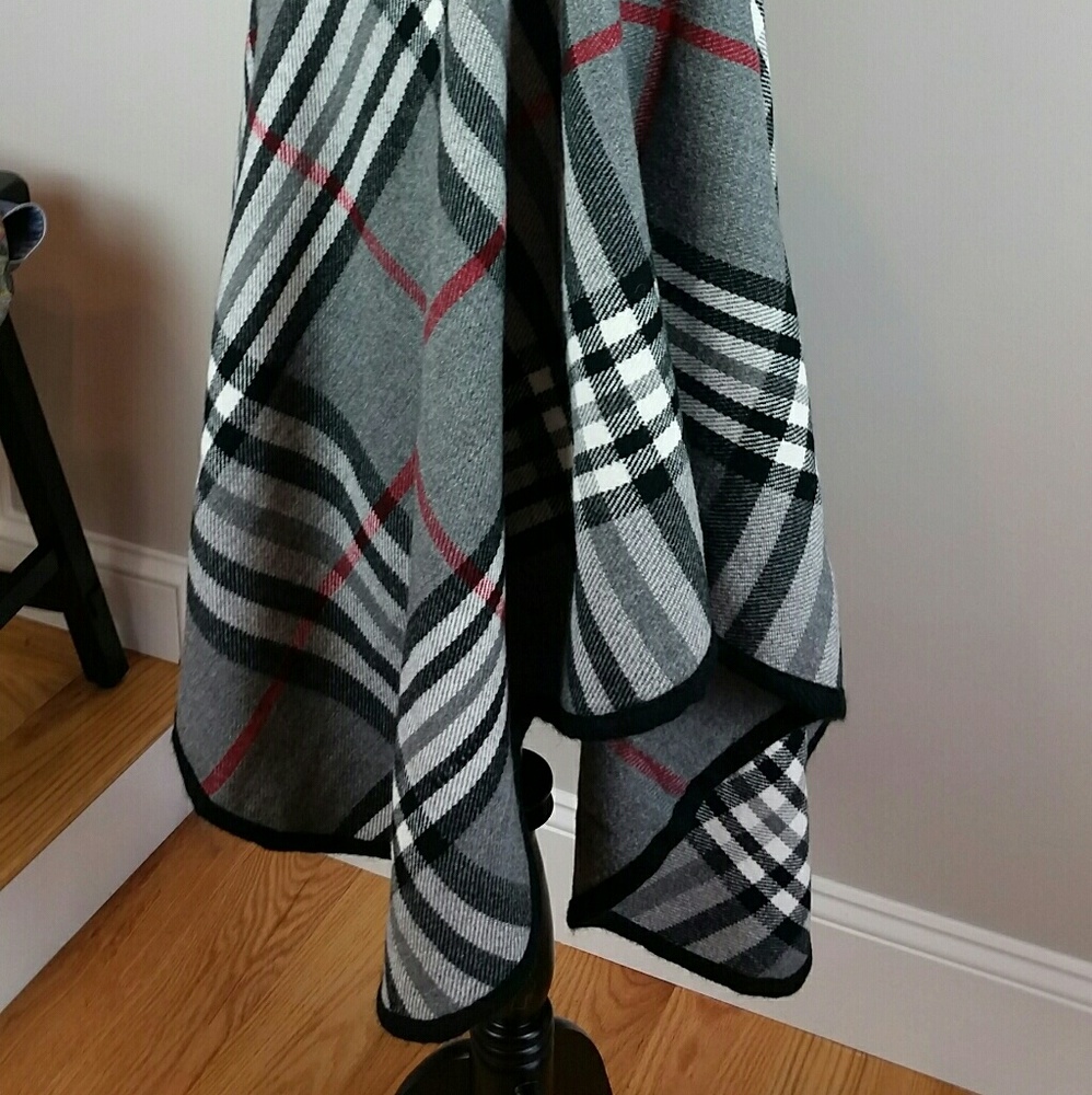 Beautiful Plaid Wrap - Picture 8 of 8