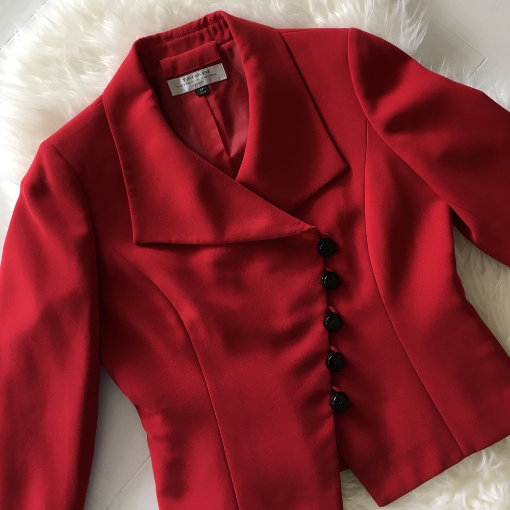❌ SOLD ❌ SALE! Tahari Asymmetrical Red Blazer - Picture 8 of 8