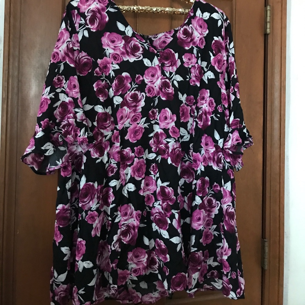 Torrid nwt floral blouse