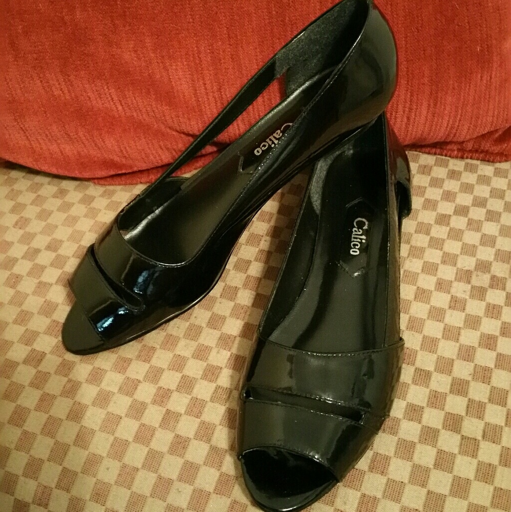 Patent leather peeptoe