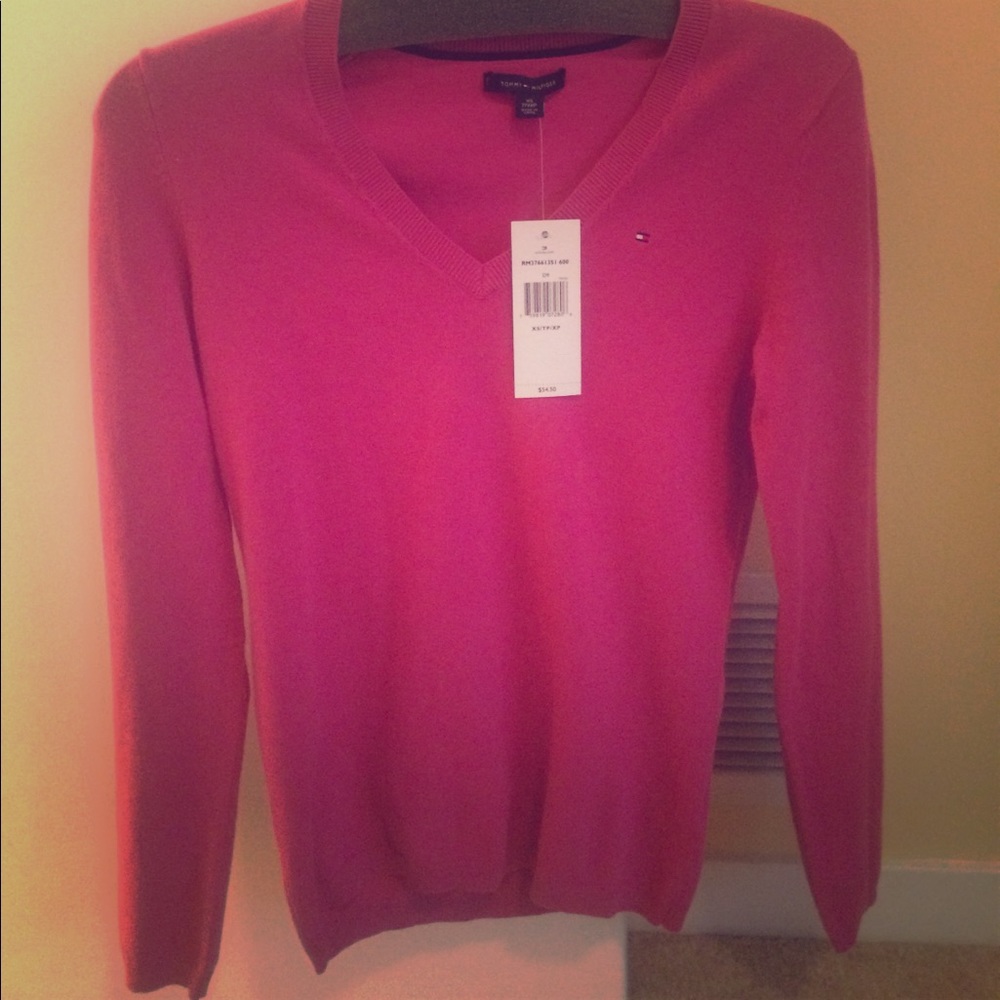 NWT Tommy Hilfiger v neck sweater