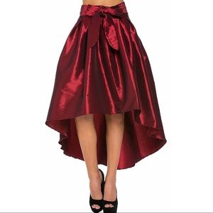 Voluminous burgundy high low skirt