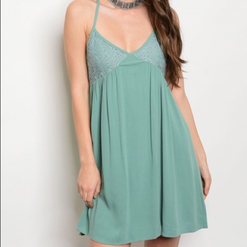 {{ JAYDE }} dress - Picture 2 of 3
