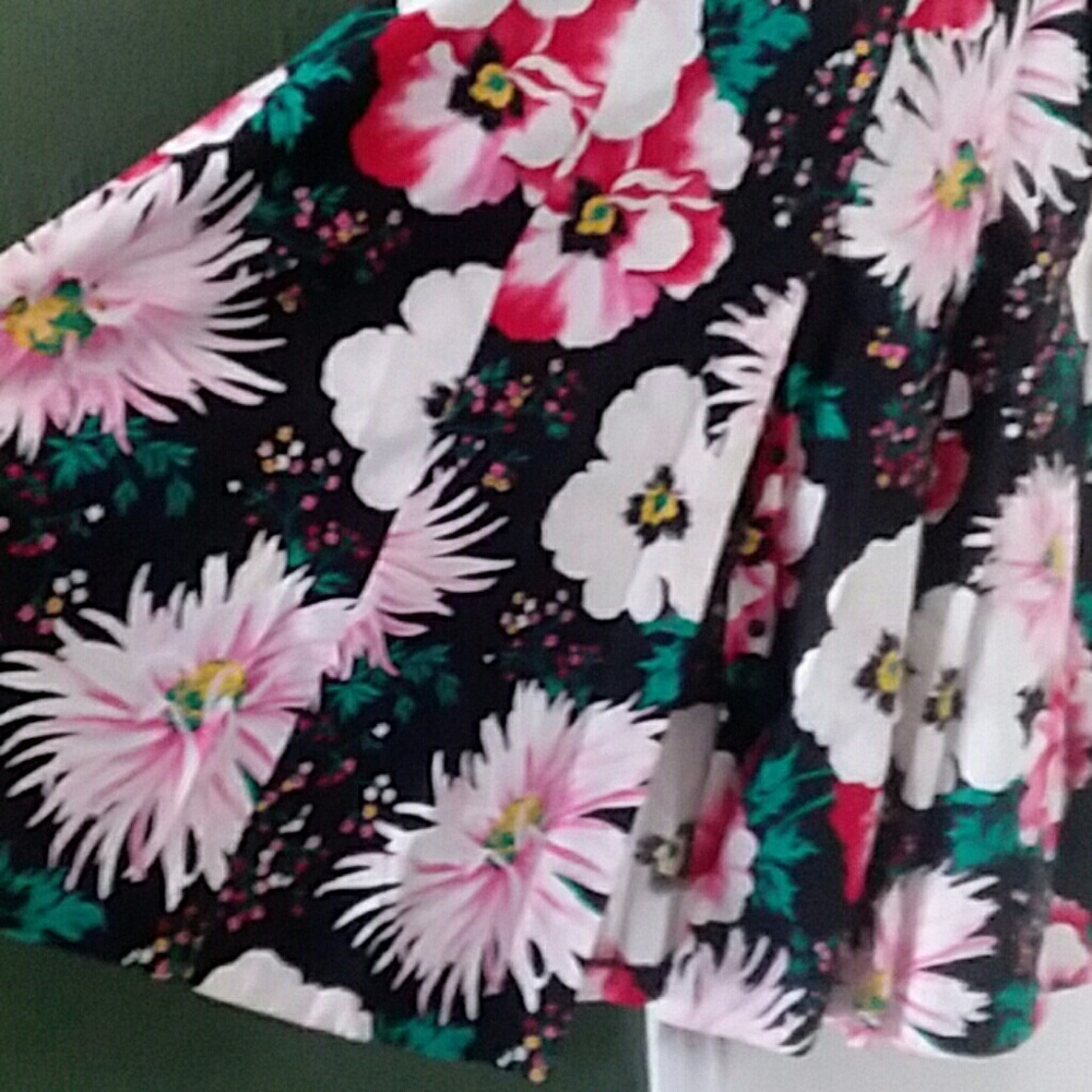 Dress - Picture 2 of 4