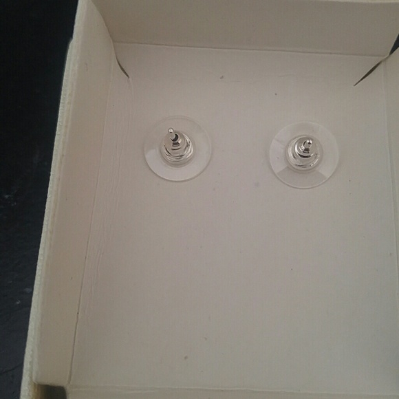 Beautiful earrings - Picture 3 of 5