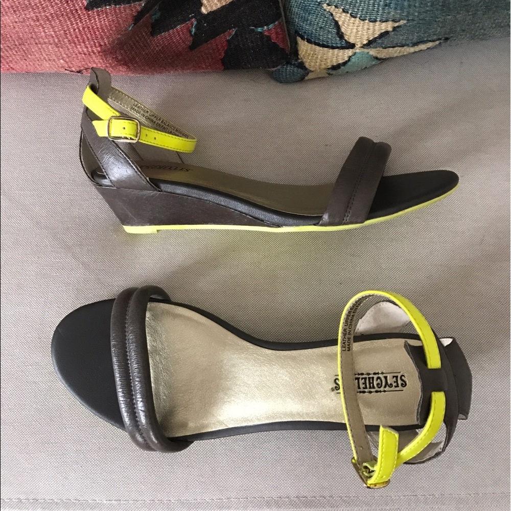 Seychelles low wedge sandals, size 7