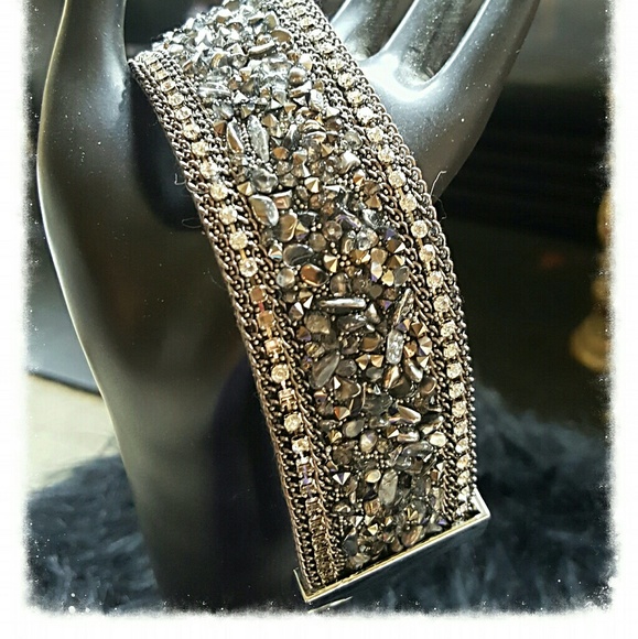 🍒SOLD!🍒 LEATHER GLITZY WRAP BRACELET⭐🌟✴ - Picture 2 of 5