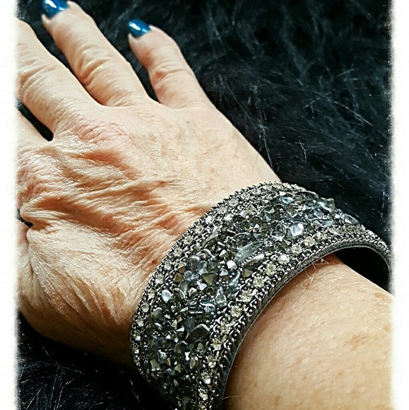 🍒SOLD!🍒 LEATHER GLITZY WRAP BRACELET⭐🌟✴ - Picture 3 of 5