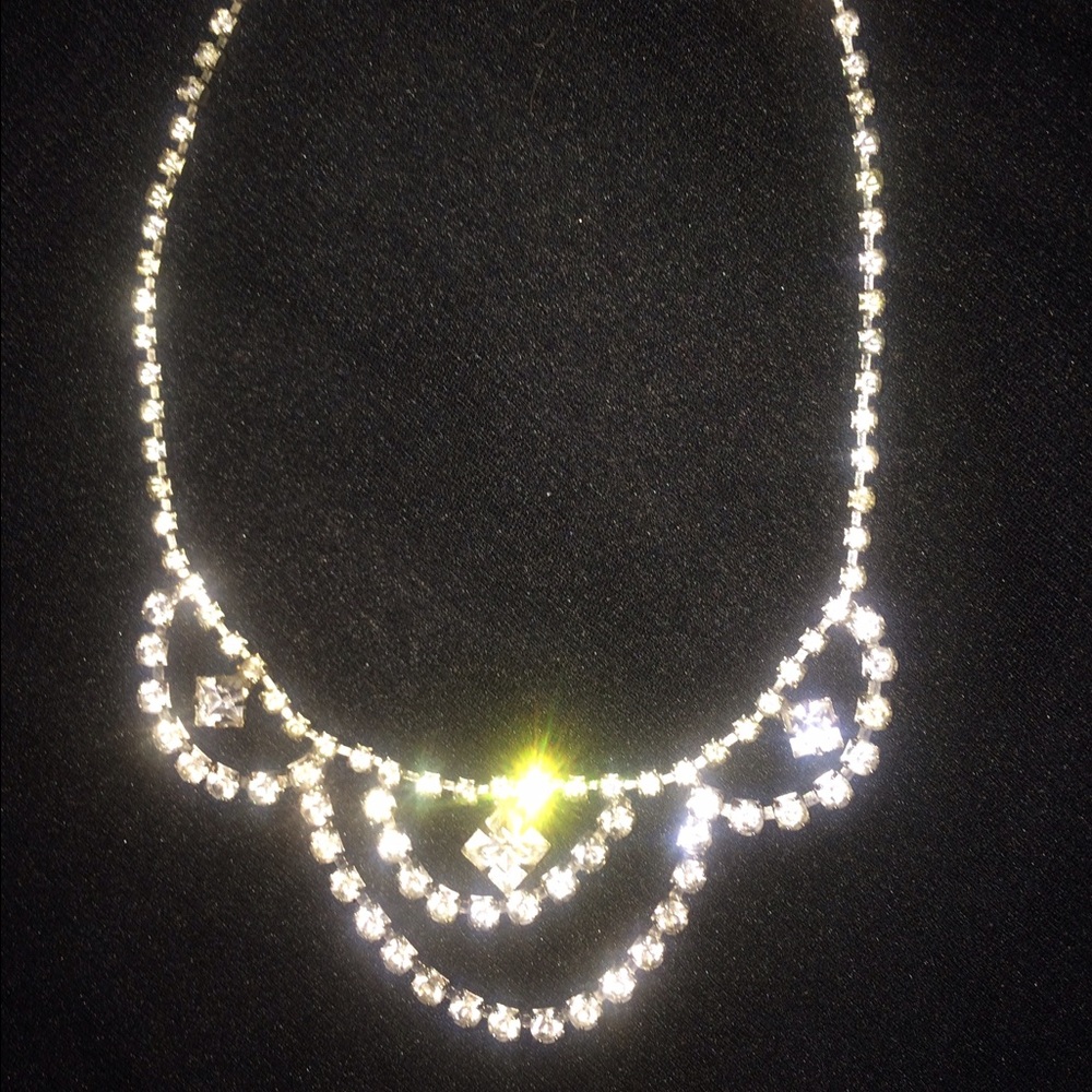 VINTAGE NECKLAS