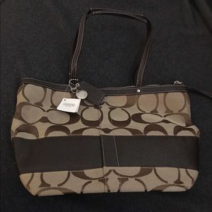 Signature Coach Medium Tote