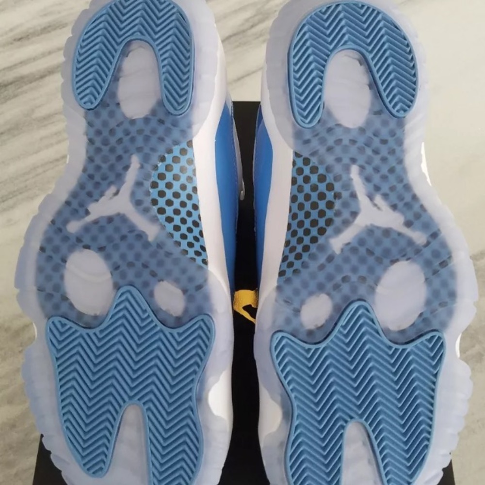 Air Jordan 11 low top