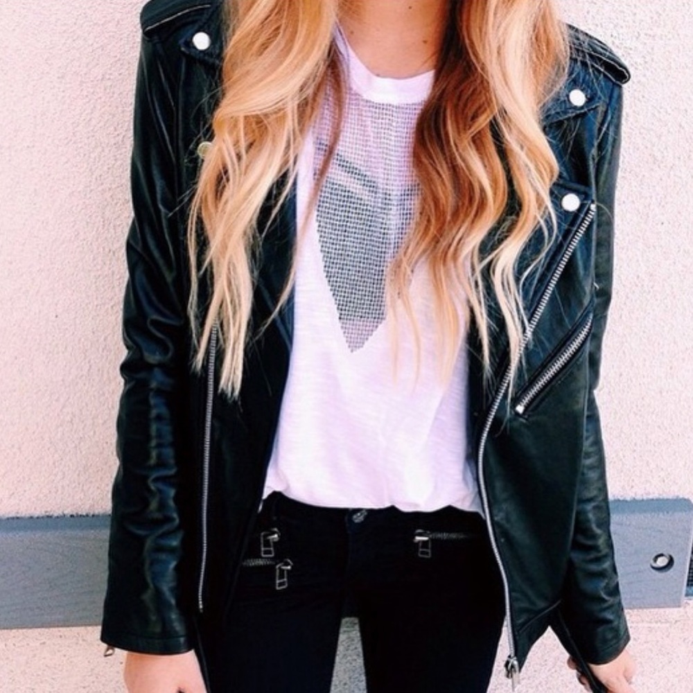 ISO Sam and Emma white v Neck mesh top LF