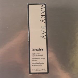 Mary Kay IVORY 7 matte wear foundation
