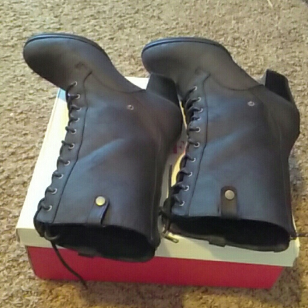 JustFab boots - Picture 3 of 3