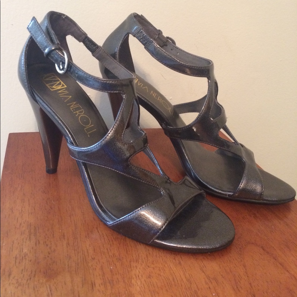 Heels - Picture 2 of 4